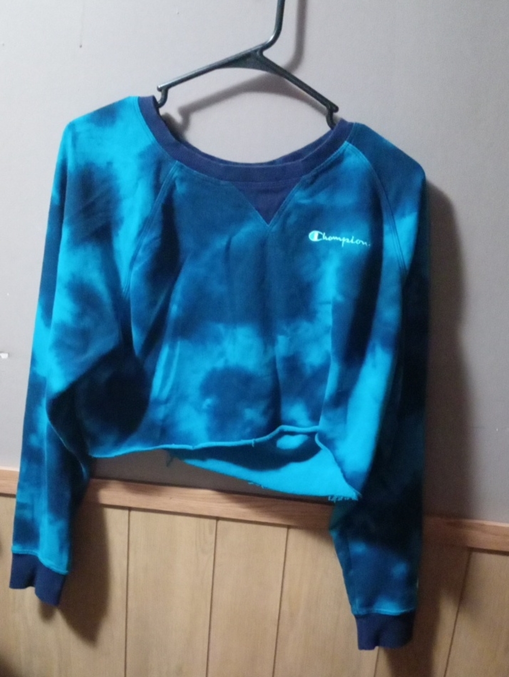 Champion Women's Teal & Navy Tie-Dye Crew Sweatshirt - Cropped